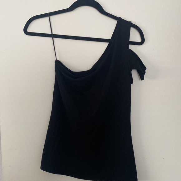 One shoulder black shirt - Picture 4 of 4